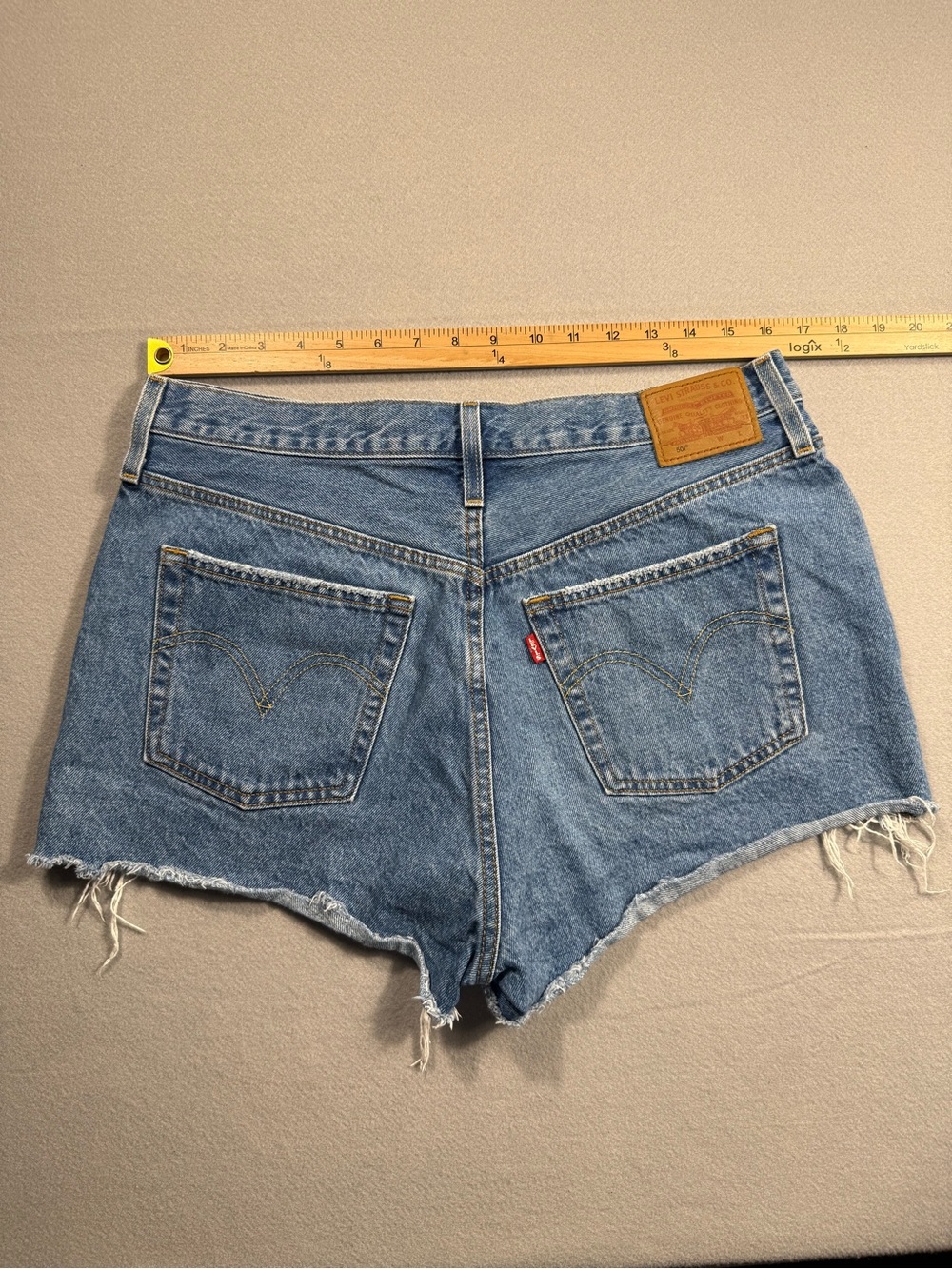 Levi's 501 W32 100% Cotton Light Blue Button Distressed Denim Cutoff Jean Shorts - Picture 10 of 11